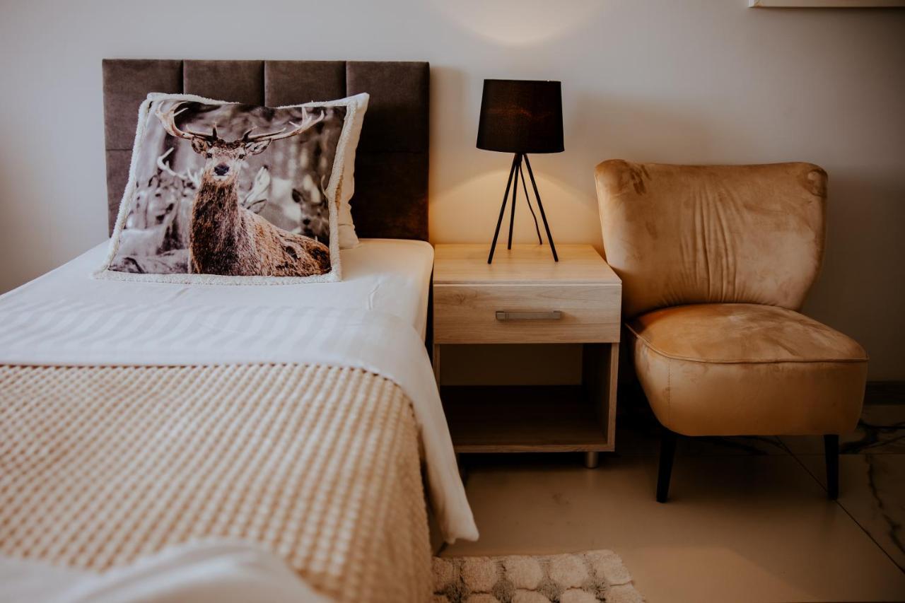 Greys Polonia Hostel *